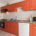 Two-bedroom In Hébergement de vacances Pula