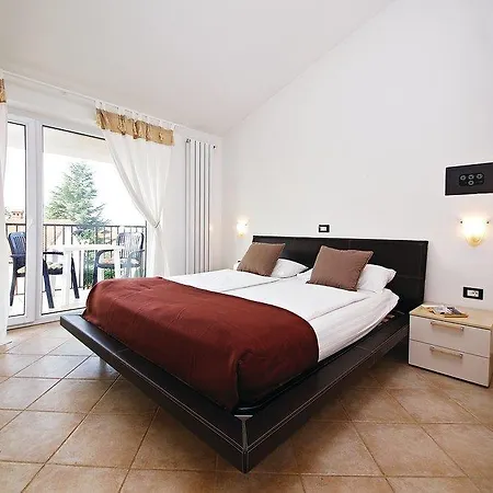 Two-Bedroom Holiday Home In Pula * Пула