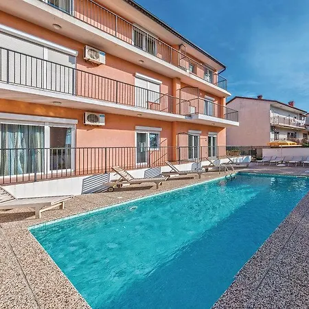 Two-Bedroom Holiday Home In Pula
