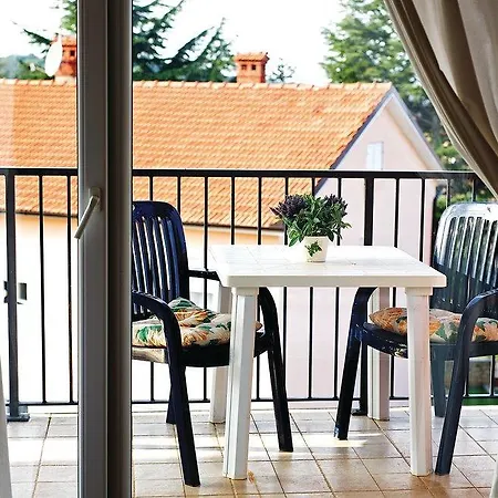 Two-Bedroom Holiday Home In Pula Pula