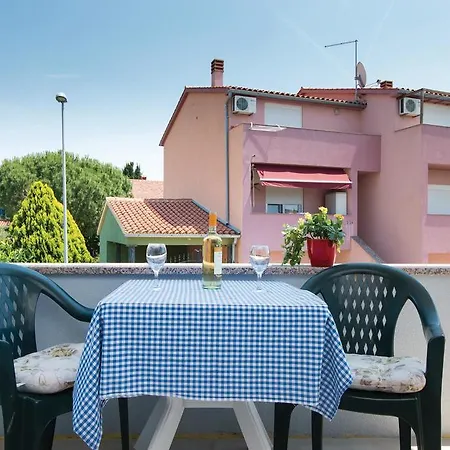 Two-Bedroom Holiday Home In Pula