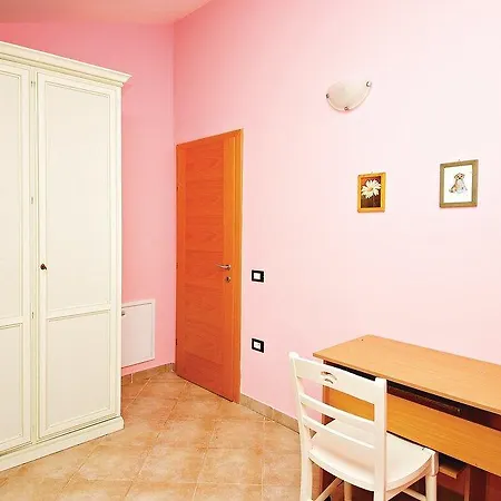 Two-bedroom In Semesterbostad Pula