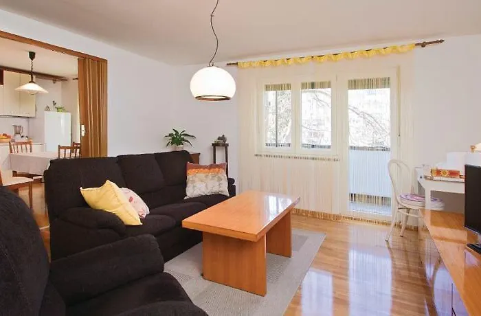 Two-bedroom In * פולה