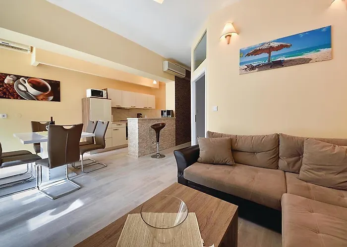 Two-bedroom In פולה