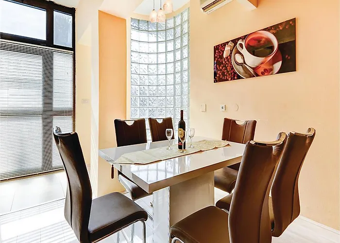 בית נופש Two-bedroom In פולה