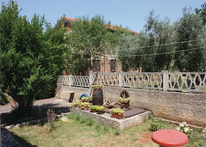 Two-bedroom In פולה